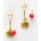 Victoria Naušnice zlatne boje s crvenim perlicama i uzorkom školjke